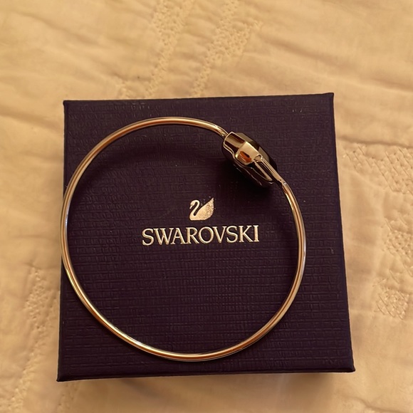 Swarovski bangle with stone | Comes with box! - Picture 9 of 10